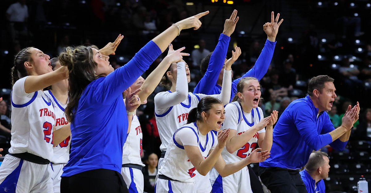 ChuckChaneyBCTG's tweet photo. Andover's defense was suffocating on Wednesday afternoon. They contested everything. They limited De Soto to only three made buckets in the second half.
They were relentless.
All that hardwork pays off as they'll play St. James in the 5A semifinals on Friday.
#kspreps 
https://t.co/6SnSLGibtv