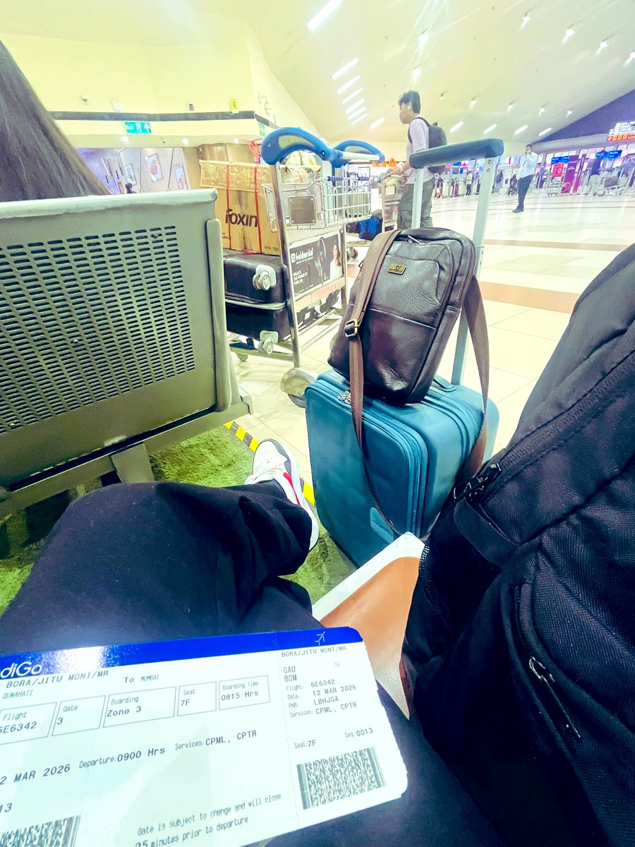 Jitu_Bora1's tweet image. March End madness is about to over, the new financial year is knocking on the door, and conference season begins.
But the real mystery is — why does HR always choose early morning flights? 😴✈️

#CorporateLife #MarchEnd #Mumbai