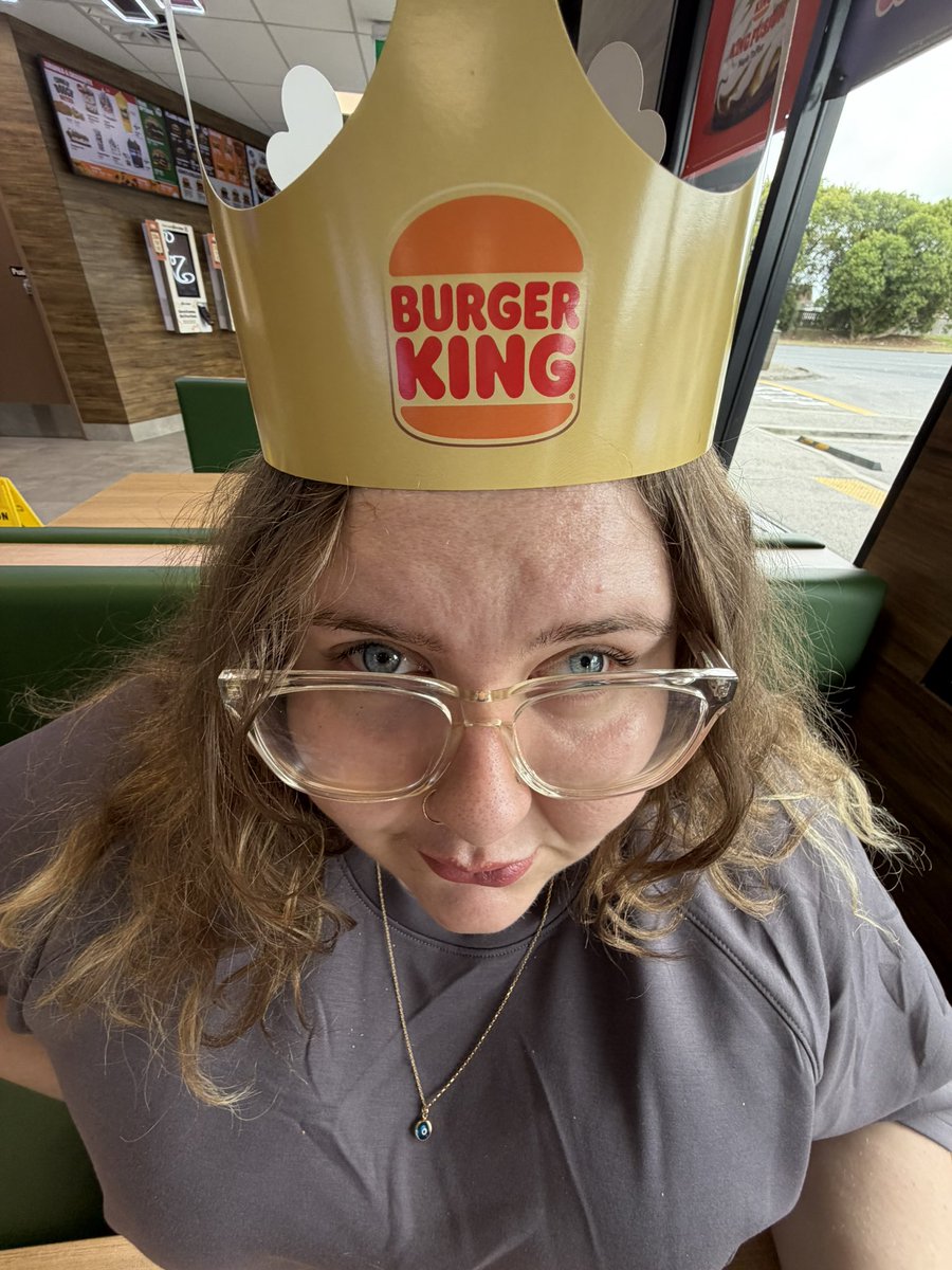 ellie 💭 tweet media