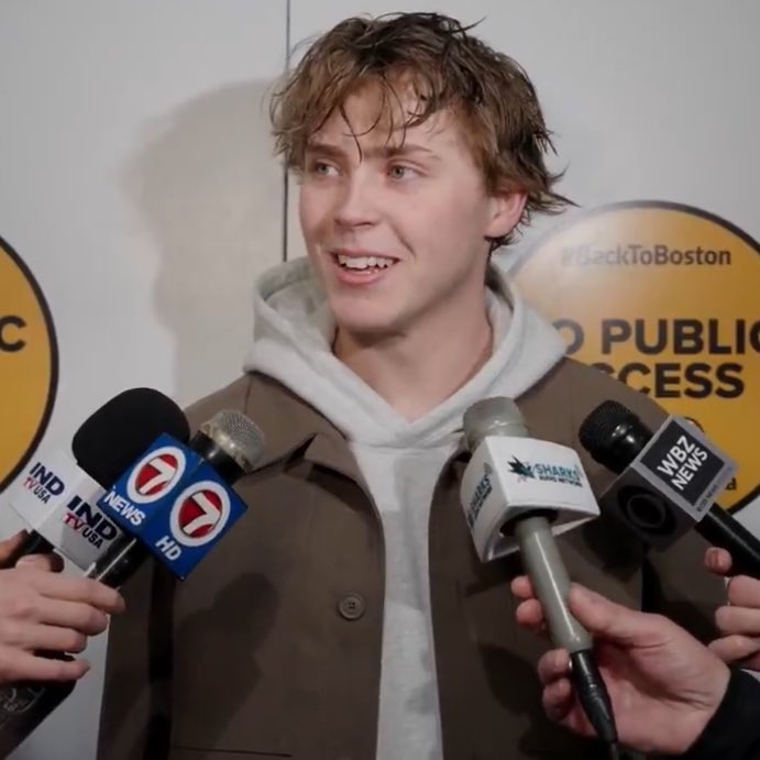 smittyclub's tweet image. #stillhere #hesofine #imgonnascream