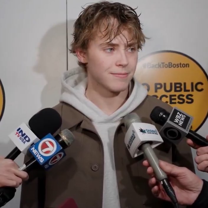 smittyclub's tweet image. #stillhere #hesofine #imgonnascream