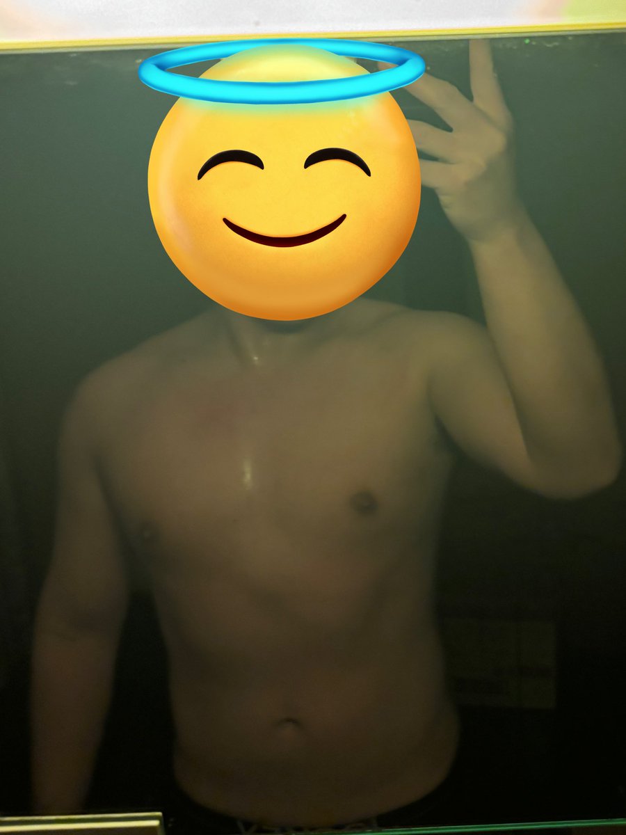 j_stine_Just01's tweet photo. Shower?😈😇
#middleoftheocean
#life_at_Sea https://t.co/ssd56zuisK