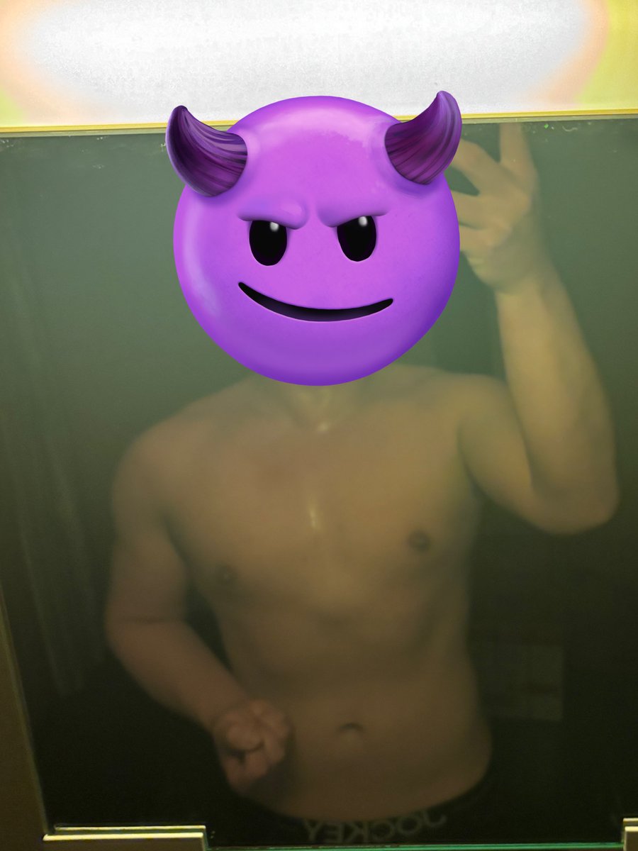 j_stine_Just01's tweet photo. Shower?😈😇
#middleoftheocean
#life_at_Sea https://t.co/ssd56zuisK