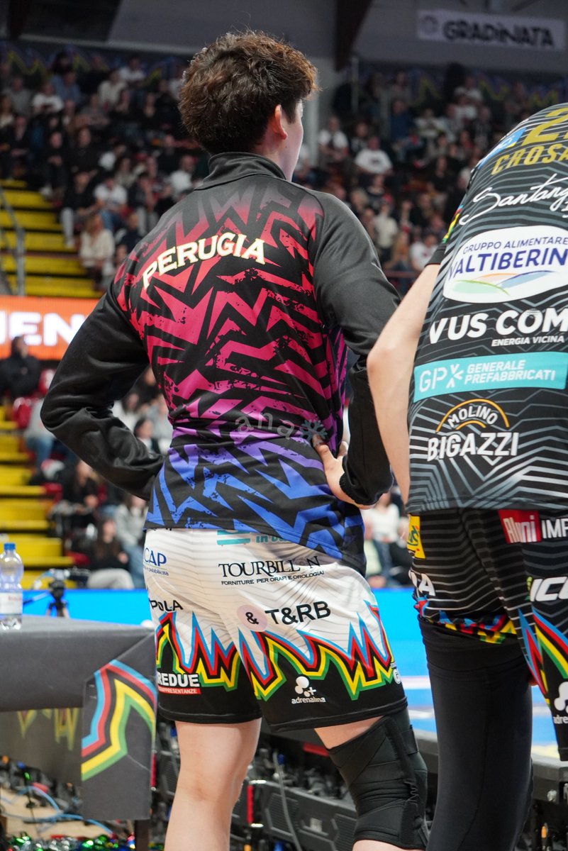 ana ❄️ tweet media