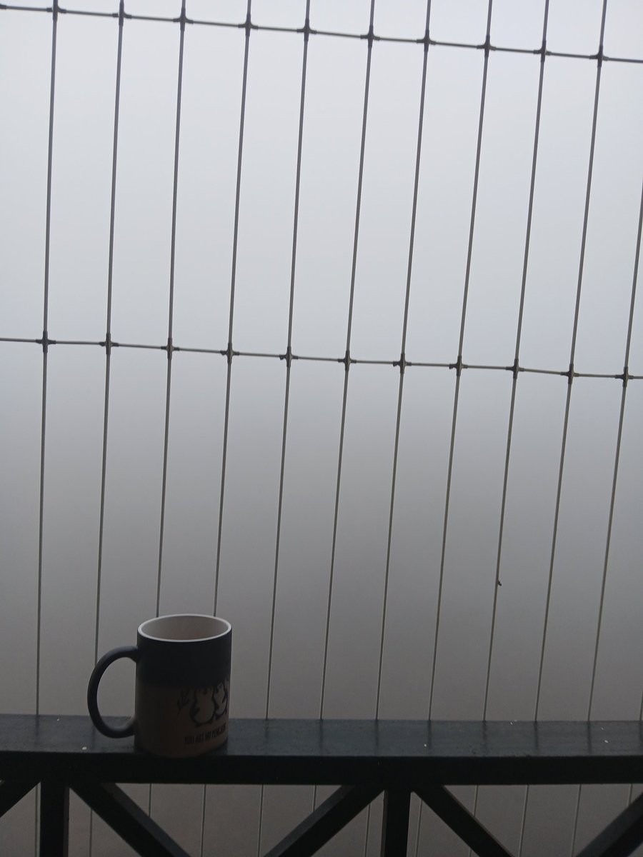 chiplonkar's tweet photo. @PMOIndia @CMOMaharashtra @ARanganathan72 @mybmc @MumbaichaDon @MoHFW_INDIA Two pictures. One how a sunrise should look like and the other how it looks today. "I cannot breathe" is what will unite residents of NCR and Mumbai very soon. Stop chopping trees please. Inflation is bleeding us and your tree felling is choking us. #chembur #CleanAir #chemburchapters