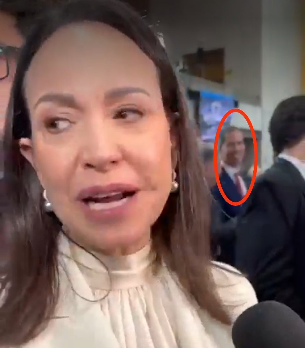 SjAbogLENIN's tweet image. #LaSayona y #Guido juntos en Chile planificando con Antonio Kast la expulsión de los Venezolanos ¿ahora será culpa de Maduro que los deporten? Caimán y Baba juntos en el mismo Charco del ultraderecha Antonio.