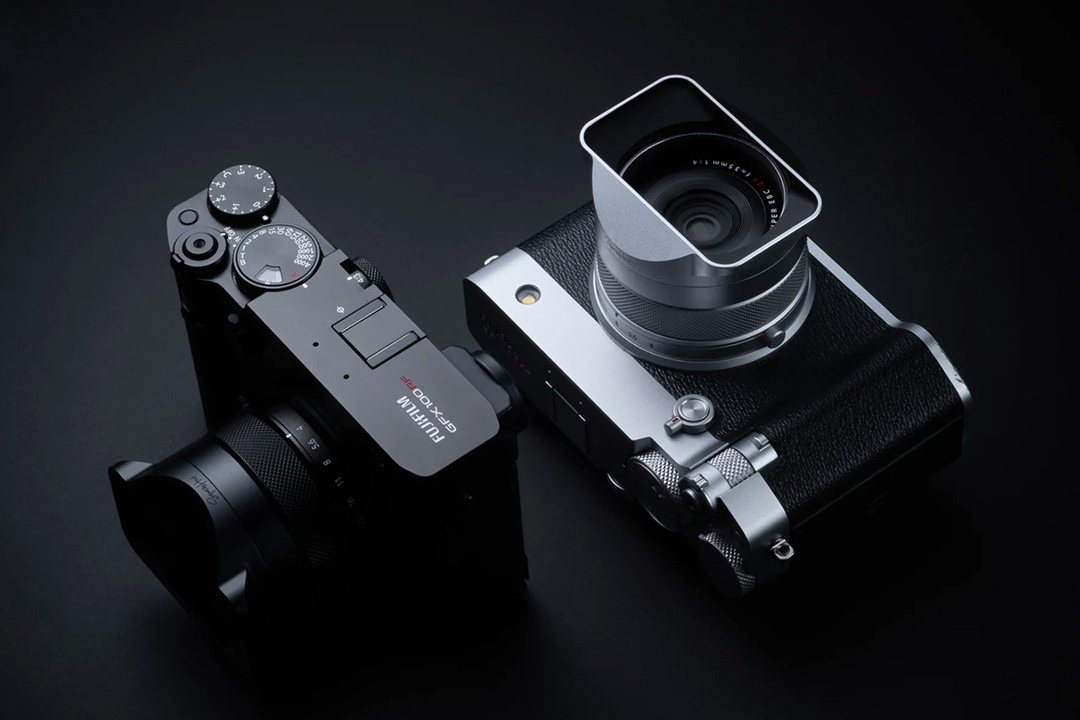 orientalhobbies's tweet photo. FUJIFILM TX1／TX2フードへのオマージュとして誕生したGFX 100RF専用フード。

往年のTXシリーズを想起させる、クラシカルでシームレスな佇まいです。

詳しくはオリエンタルホビーサイトにて
https://t.co/hhqXNa4ZGY

#レンズフード　#スクエアフード https://t.co/EXKI62bIUZ