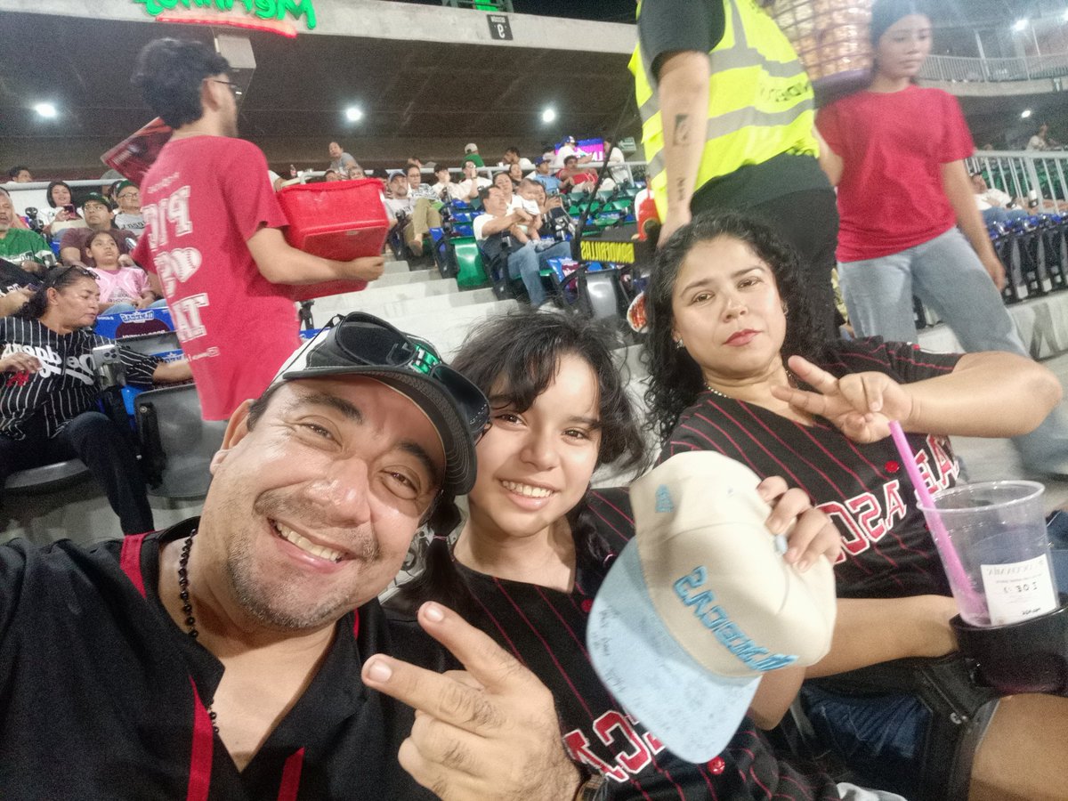 abborrell's tweet photo. Con mas mejores @LasOlmecas de Tabasco!!!! https://t.co/9YdEFlcZtN