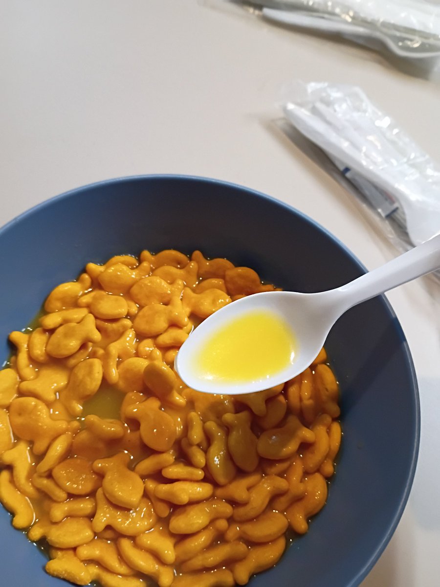 jtkzthelegend's tweet photo. I put orange juice in my goldfish https://t.co/drUXShmbFT