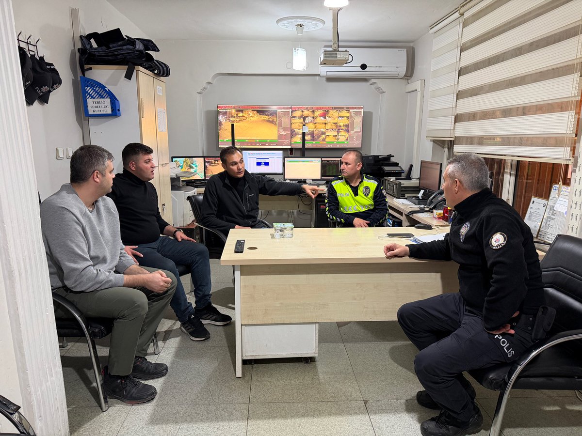 📍Çamardı İlçe Emniyet Amirliği

Kaymakamımız Sayın Muhammet Furkan BEKTAŞ, İlçe Emniyet Amirliğini ziyaret ederek nöbetçi personellerin sahuruna eşik etti.

Sayın Kaymakamımız, gerçekleştirilen ziyarette ilçemizde büyük bir özveriyle görev yapan emniyet mensuplarımıza teşekkür