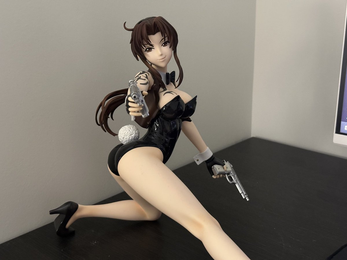 TheeAgonist's tweet photo. @SylveeVT I also have the huge Cloud and Sephiroth figures from the FF7R collector editions https://t.co/22gEueePdu