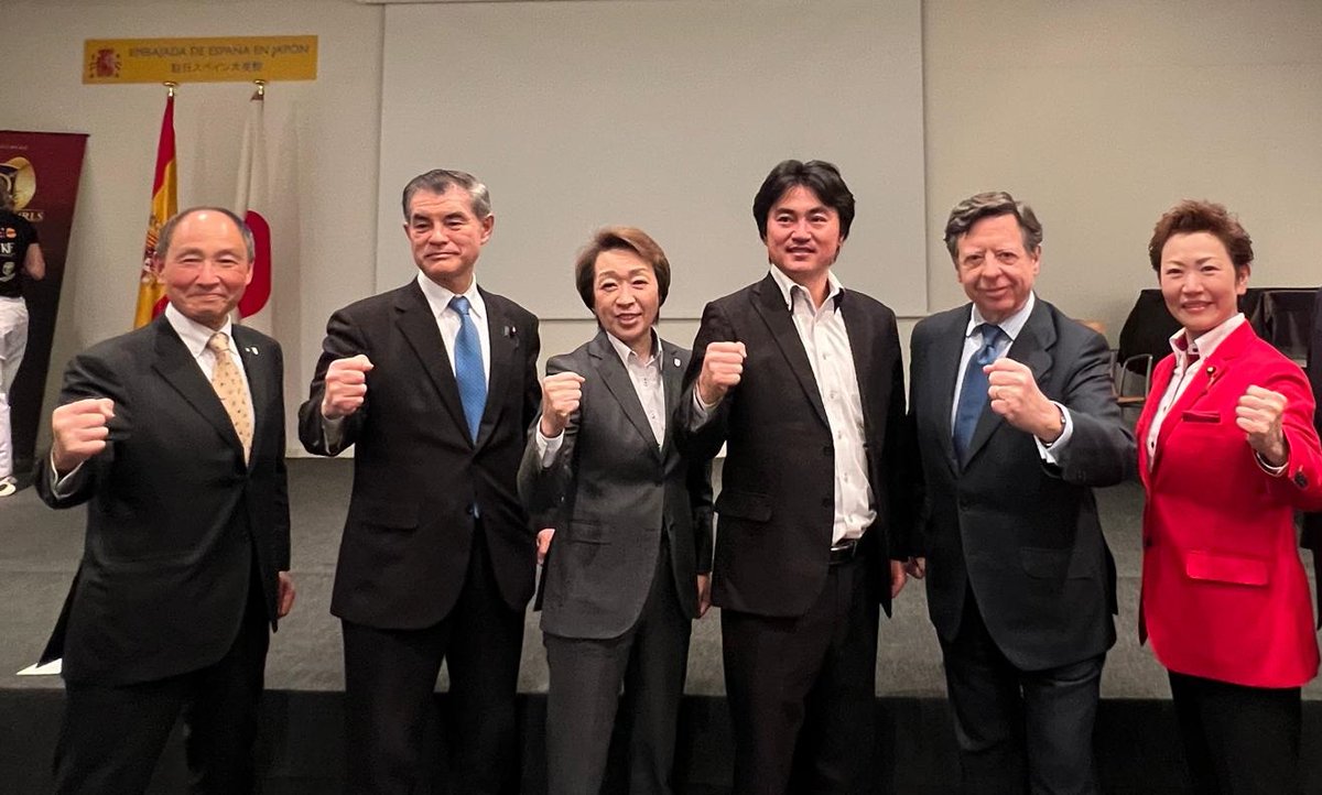 EmbEspJapon's tweet image. El lunes la Embajada celebró el #DíaDeLaMujer con la presentación en Asia del programa #GuardianGirlsKarate, iniciativa para empoderar a mujeres y niñas frente a la #ViolenciaDeGénero. Gracias al viceministro Horii, diputados Shibayama y Aisawa y senadora Wakai por su presencia