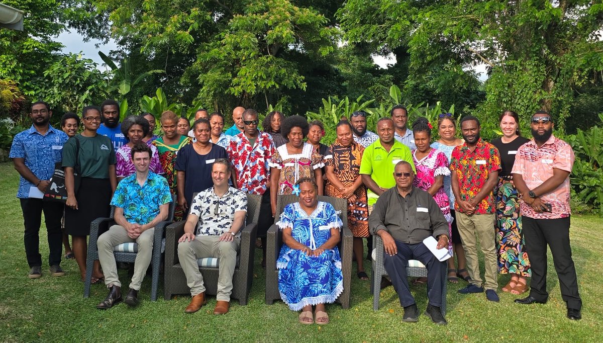 UNDP_Pacific's tweet photo. Locally led solutions for resilient communities 🇻🇺

#Gov4Res Small Grants Initiative Phase 2 launches in Vanuatu, advancing clean energy, biodiversity, food systems and women’s economic empowerment for 6 CSO's.

Supported by @MFATNZ @koicafiji @ukinfiji @AusHCVanuatu @Sida https://t.co/DxeJmc9iOb