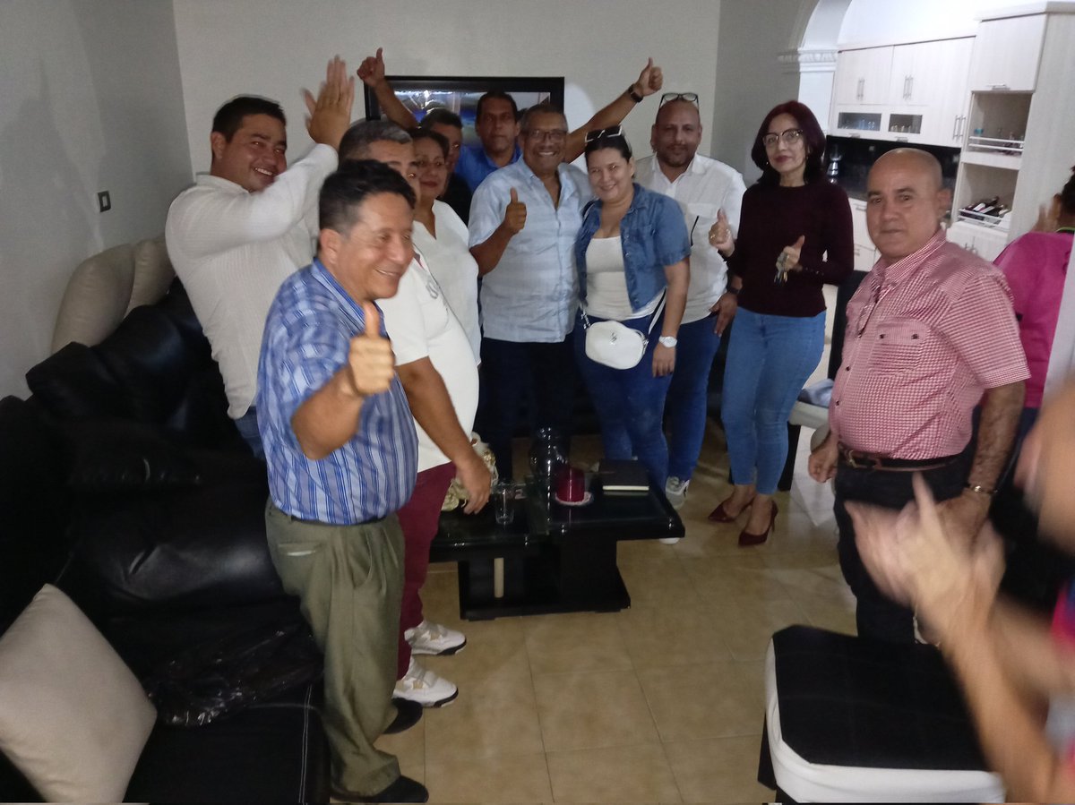 El Comité Ejecutivo Municipal Alberto Adriani A.D en resistencia toma juramento a la secretaria de actas Yackelin Conde.