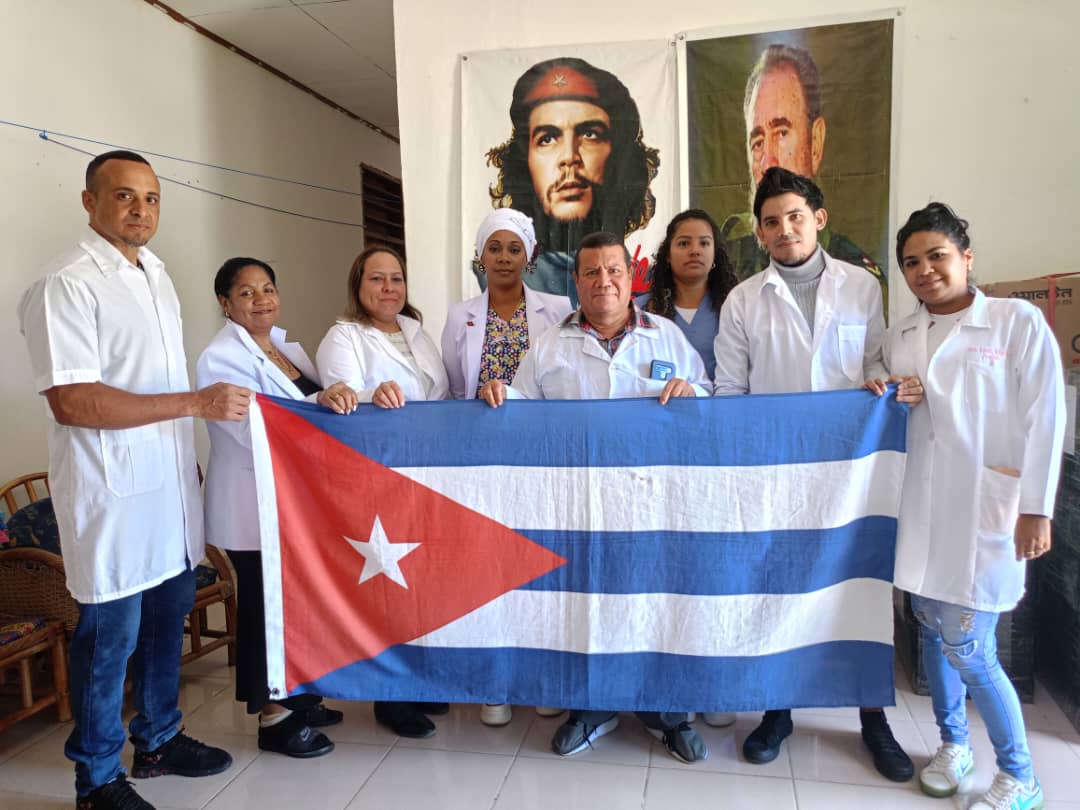 CubacooperaAin1's tweet photo. Desde la #BMCT 🇨🇺🇹🇱#HRMaubisse recordamos hoy 12 de Marzo la constitución del Primer Contingente de Ciencias Médicas Carlos J.Finlay porque #CubaCoopera https://t.co/JzWYgQk79c