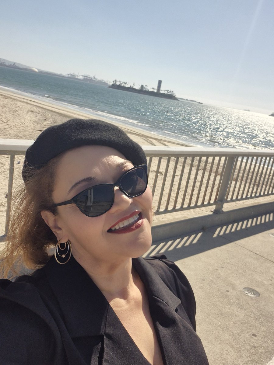 instructorlupe's tweet photo. I love waking on the pier. https://t.co/r4uQWLhk8l