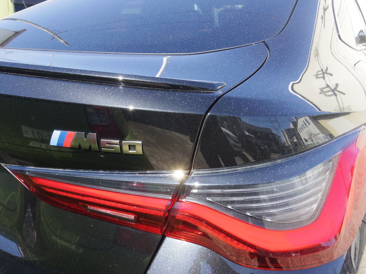 Mkraft_Official's tweet photo. BMW　i4　です。
群馬BMWへ入庫して
帰り足の代車です。
電気自動車です。
わたくし店長は最新ﾓﾃﾞﾙは苦手なので
液晶ﾊﾟﾈﾙｽｲｯﾁ類は一切触らずに戻りました。
当然の如く乗る気にはなれないので
引き取りに行くまで放置です．．．。 https://t.co/eZeW2HG1dk