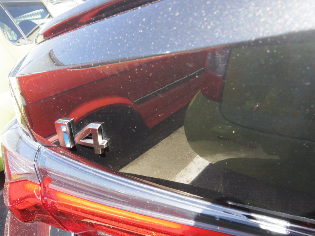 Mkraft_Official's tweet photo. BMW　i4　です。
群馬BMWへ入庫して
帰り足の代車です。
電気自動車です。
わたくし店長は最新ﾓﾃﾞﾙは苦手なので
液晶ﾊﾟﾈﾙｽｲｯﾁ類は一切触らずに戻りました。
当然の如く乗る気にはなれないので
引き取りに行くまで放置です．．．。 https://t.co/eZeW2HG1dk