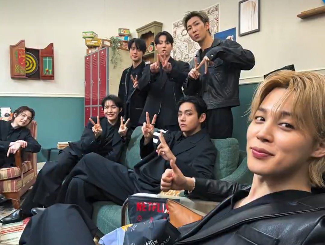1 2 3 4 5 6 7 … WAKEUP EVERYONE WE GOT A NEW OT7 PICTURE