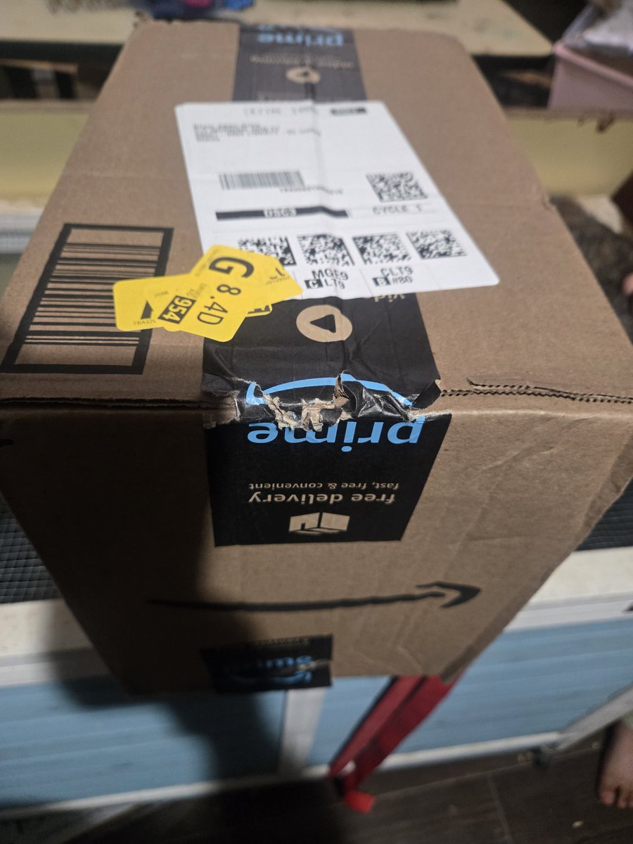 Demon_Grave's tweet photo. Also the package had been tampered with https://t.co/MCzYpp1R8v
