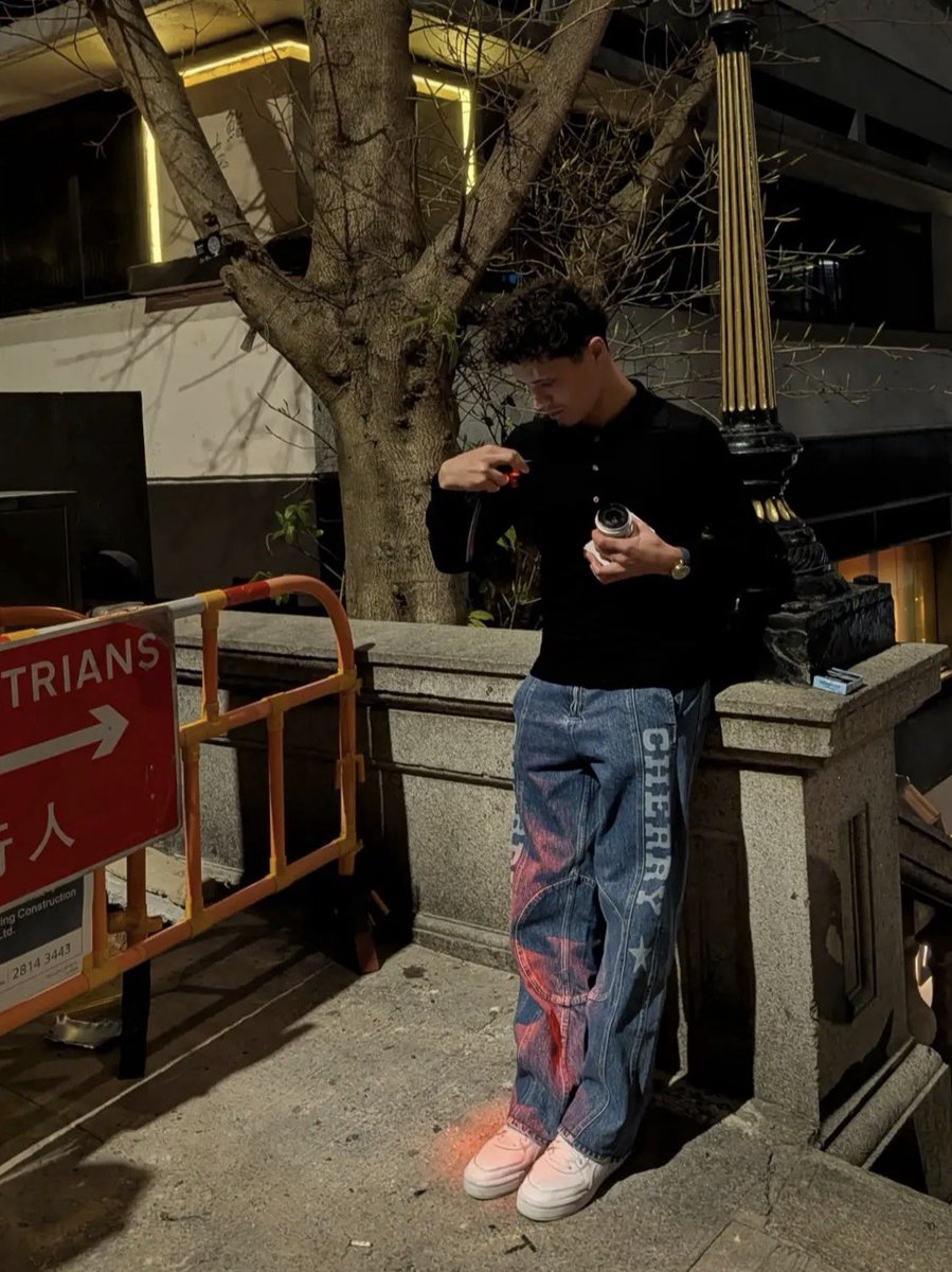 ㅤ𝑰𝒏𝒔𝒕𝒂𝒈𝒓𝒂𝒎 𝑷𝒐𝒔𝒕

ᴘᴇᴏɴɪᴇʟᴏᴠᴇʀꜱ:

Existen dos tipos de personas en mi matrimonio: 1 tiene frío y saca fotos Aesthetic y después el modelo que no pasa frío.