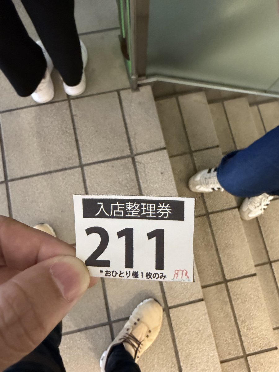 いやいやいやいや💦
めちゃめちゃ並んどる。
まだ50番らしい笑
#ホワスピ
一旦撤退します💦