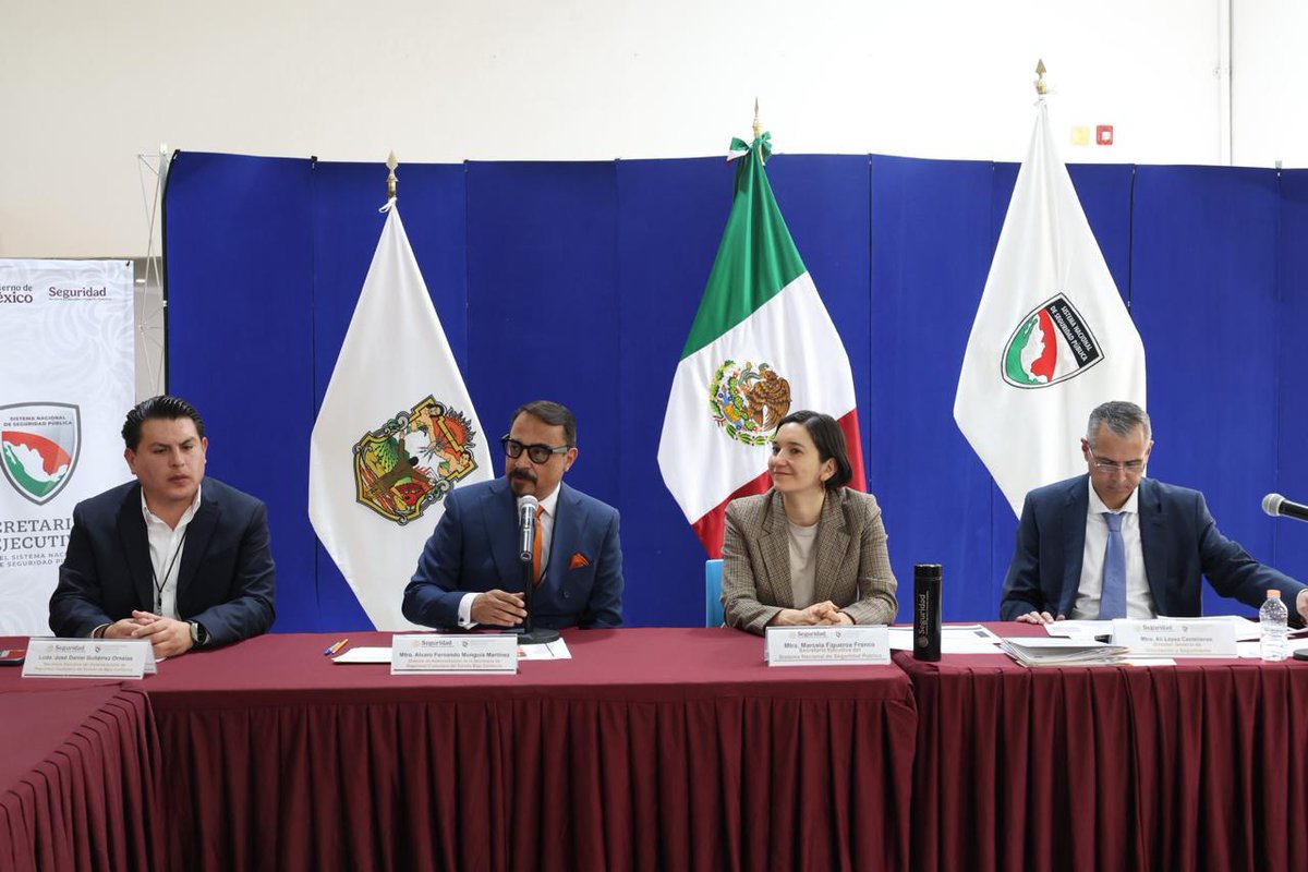 SESNSP's tweet photo. En el marco del proceso de concertación de fondos federales #FASP y #FOFISP 2026, hoy la titular del #SESNSP, Mtra Marcela Figueroa @Maffiguer, encabezó la entrega de convenios a los gobiernos de los estados de @Gobdetabasco, @BCGobierno, @Gob_Puebla, @GobMichoacan y @gobqro, con la visión de que la coordinación efectiva entre niveles de gobierno y una planeación estratégica de los recursos son pilares fundamentales para fortalecer las instituciones de seguridad y la construcción de la paz.
#Seguridad #ConstruyendoLaPaz