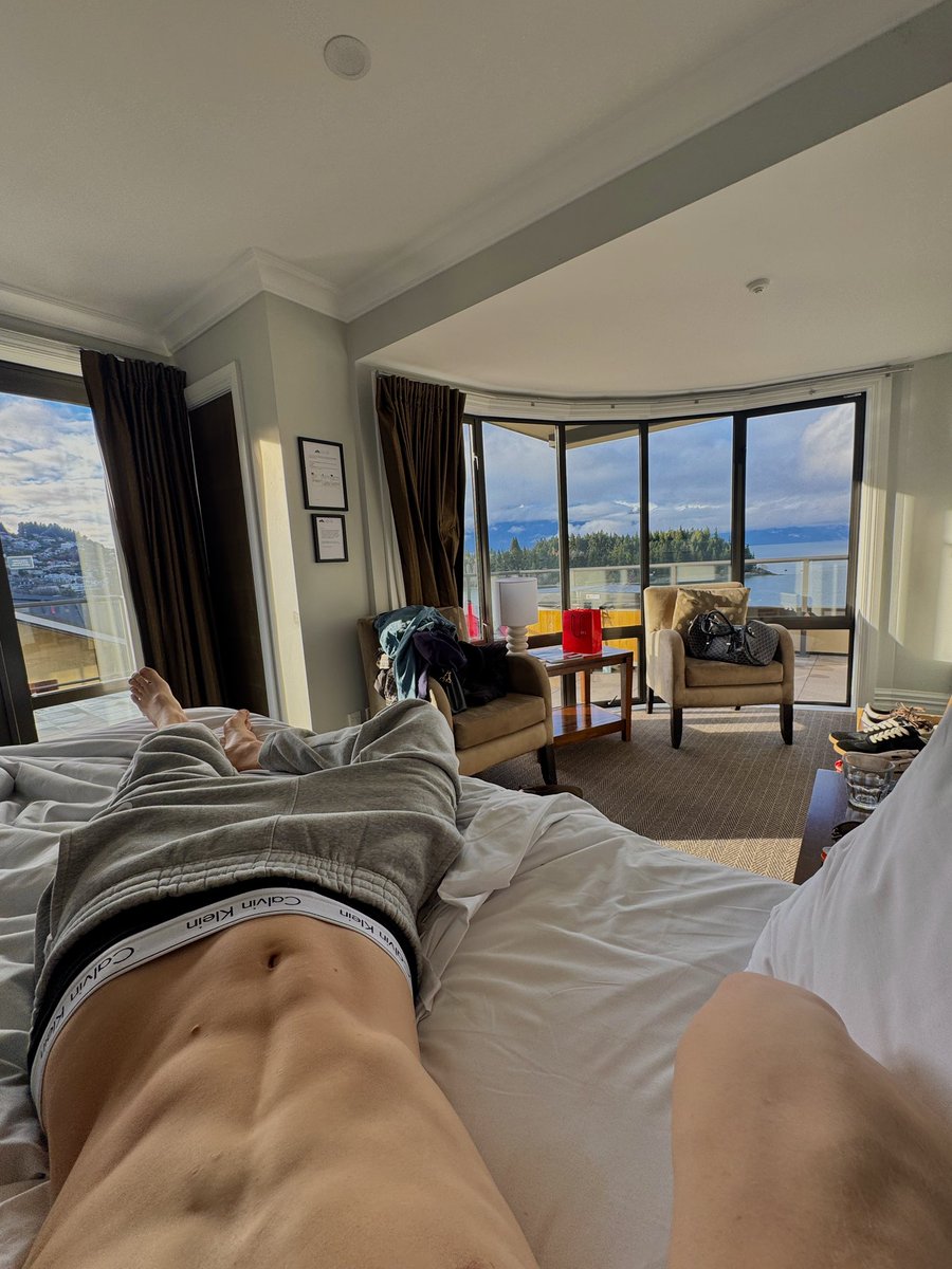 esoteric lion tweet media