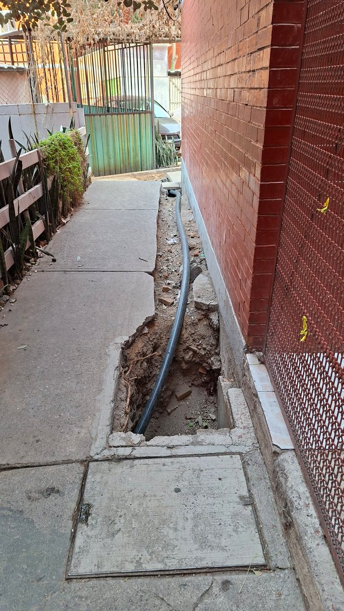kary_granger's tweet photo. Oigan @SGIRPC_CDMX @Locatel_CDMX @Alc_Iztapalapa, cerraron mi folio anterior SUAC-2002263984775 sin solucionar el riesgo. He abierto el SUAC-0903264030672 por el pasillo bloqueado y fosa abierta. Es zona sísmica. ¿Van a esperar a que pase una tragedia? #ProteccionCivilCDMX https://t.co/jhBvlAHWcI