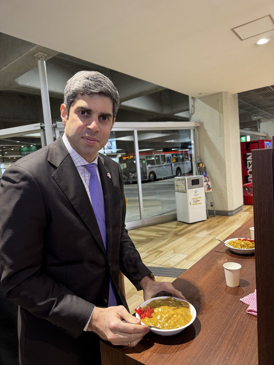 TeimurazLezhava's tweet photo. 佐渡弁慶の席が取れなかったためカレーを頂きます。 https://t.co/tjIHemI8DH