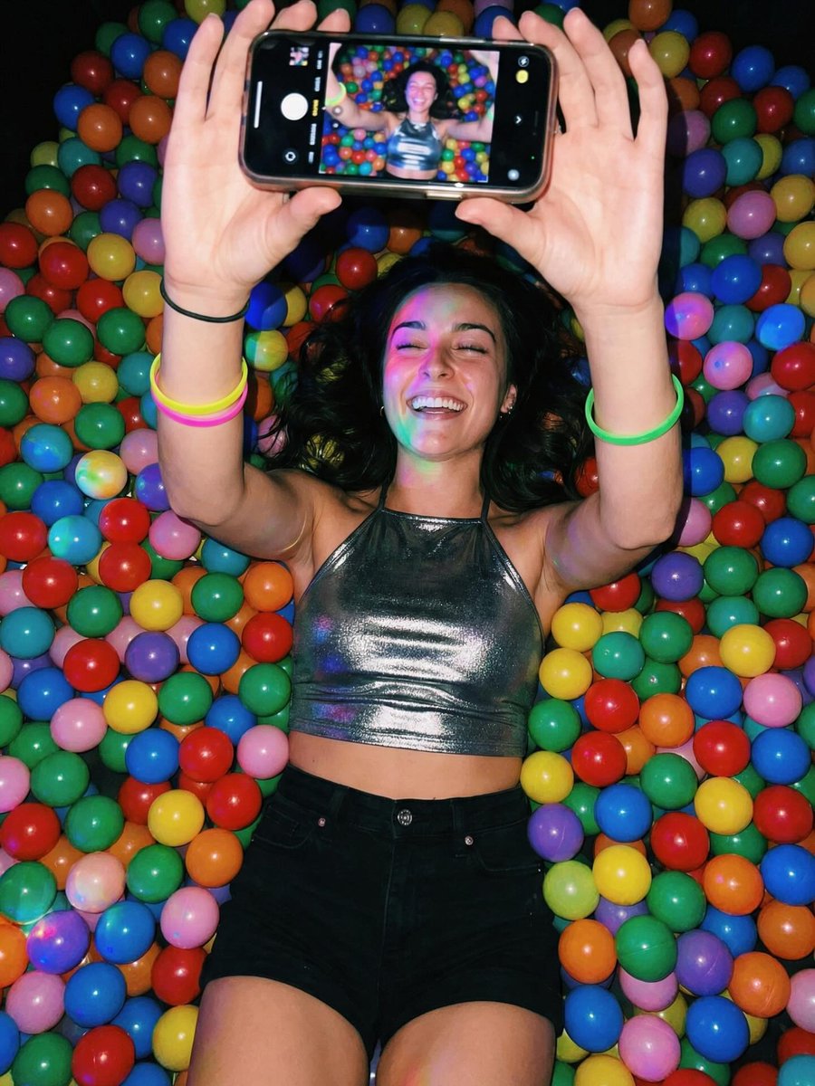 bcronin6's tweet photo. A little happiness in a sea of colors 🌈
Sometimes you just need to turn off the worries and turn on your smile.
Life doesn’t have to be so serious—play like a kid sometimes. ✨
#HappyMoments #KeepSmiling https://t.co/IJPtx6dWlw