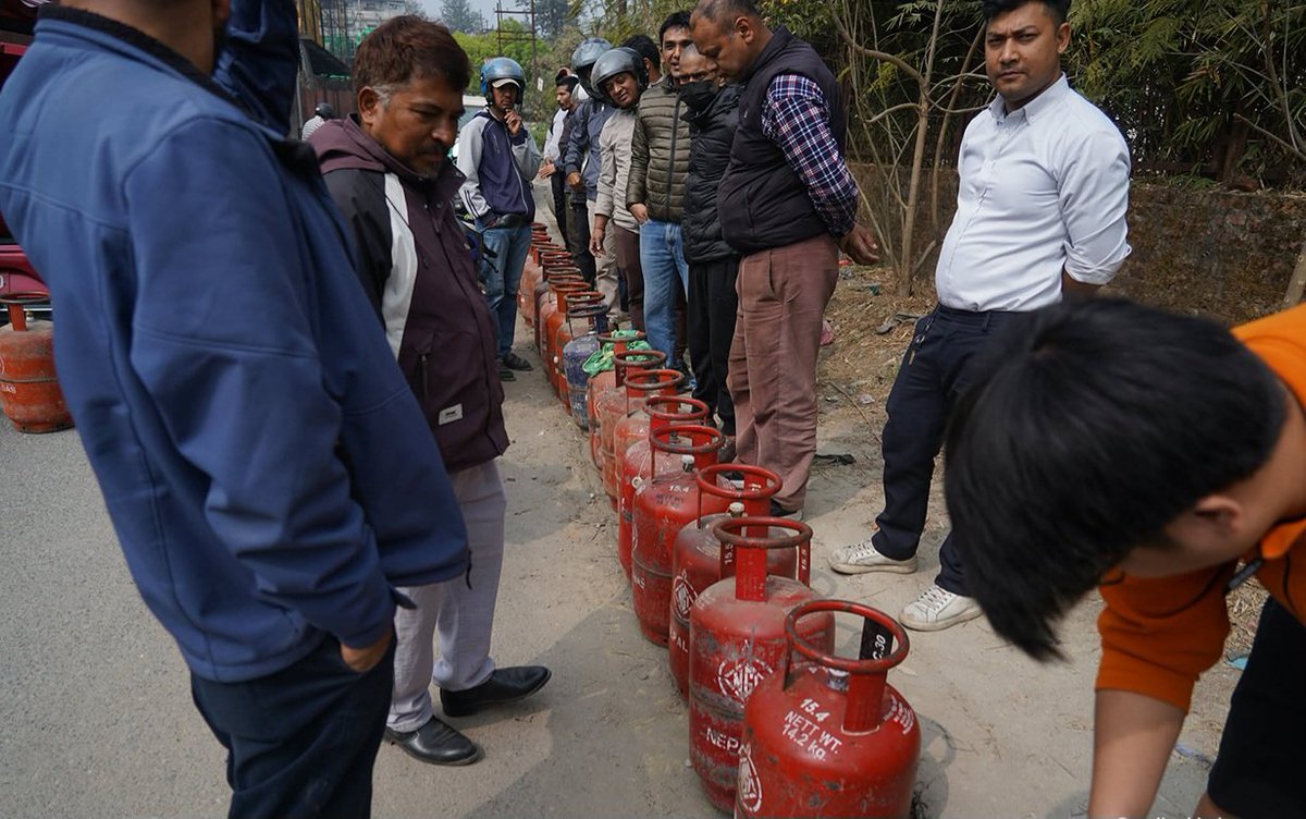 pankajj_das's tweet photo. अबकी बार LPG को हाहाकार https://t.co/53n5h5H1db