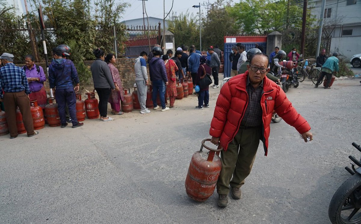 pankajj_das's tweet photo. अबकी बार LPG को हाहाकार https://t.co/53n5h5H1db