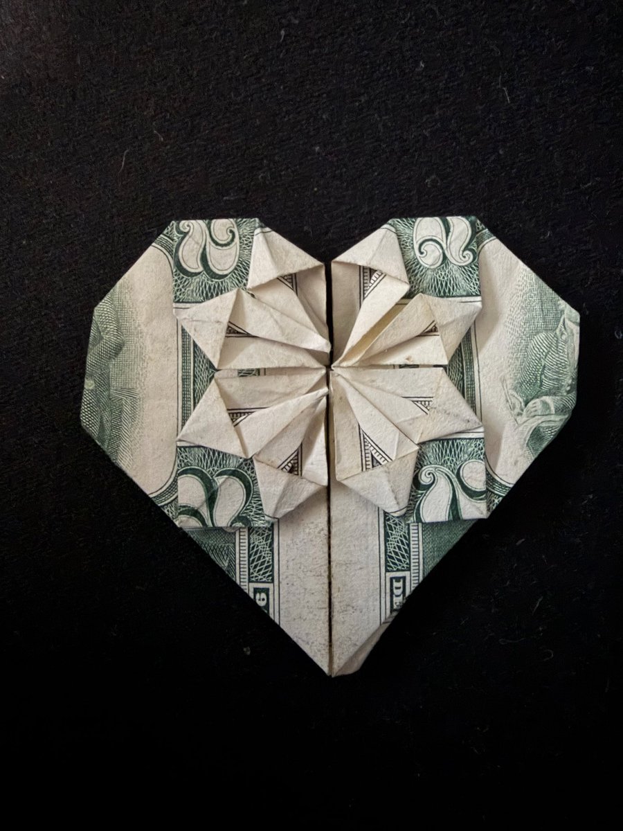 derickijohnson's tweet image. The Tip

Two dollars
Deftly folded
She gave me
For a tip

It ain’t meant
For spending—
I’ll forever
Cherish it

Its value
Ain’t currency
But love
In artly folds

Time and skill
To make it
Are more precious
Than pure gold
#vss365 #origami
