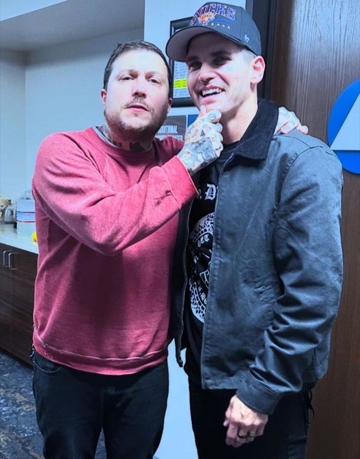 Mikey Hourly (@mikeyhourlyway) on Twitter photo 