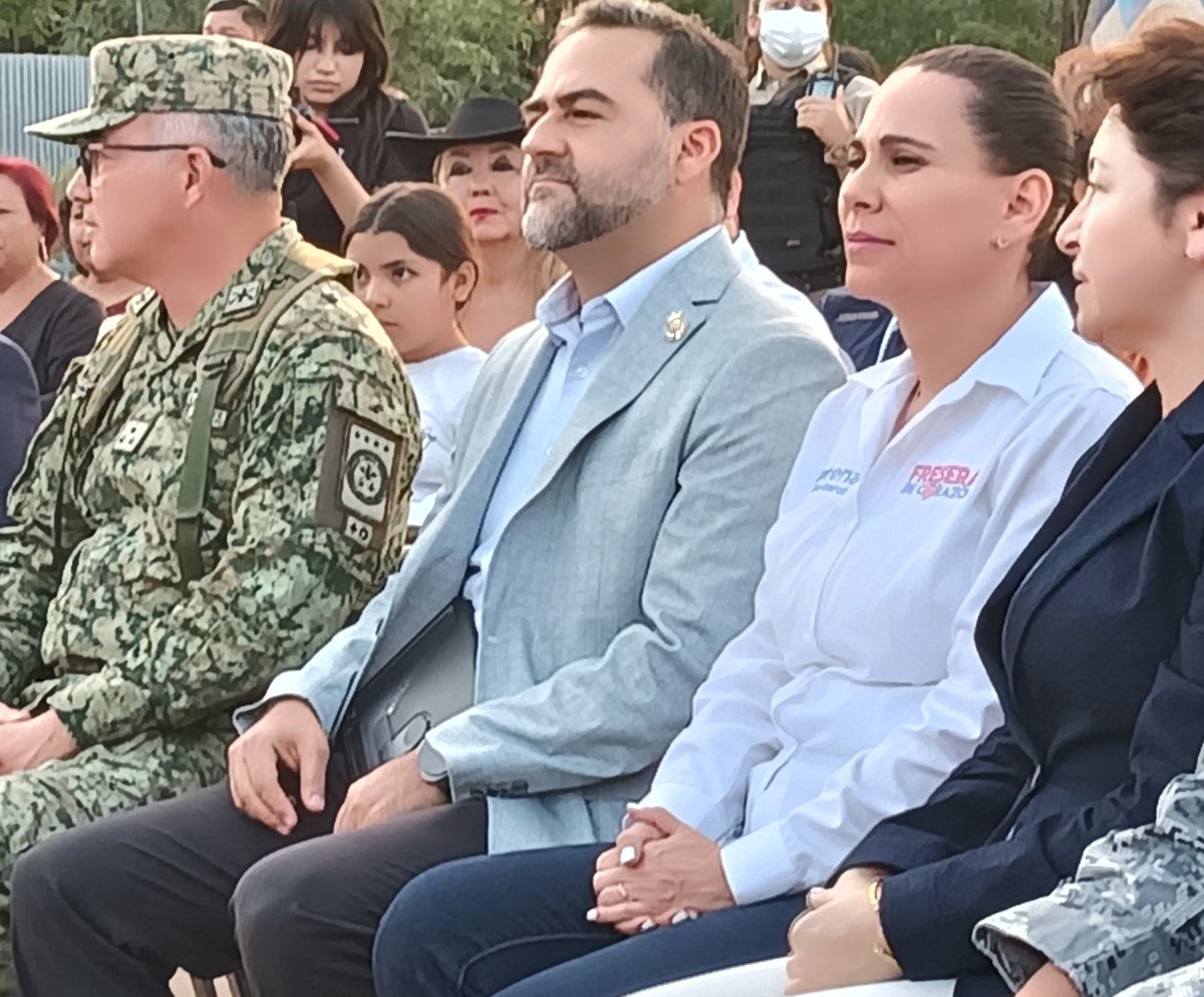 AdrianMataOsio's tweet photo. Acudimos con mucho entusiasmo a la  presentación de  ejemplares caninos 🐕y la entrega de certificados a los manejadores de la unidad K9. Reconocemos a la alcaldesa de Irapuato @LorenaAlfaroG por sumar esta fuerza de tarea especializada, en favor de población. https://t.co/D13JyMuuNY