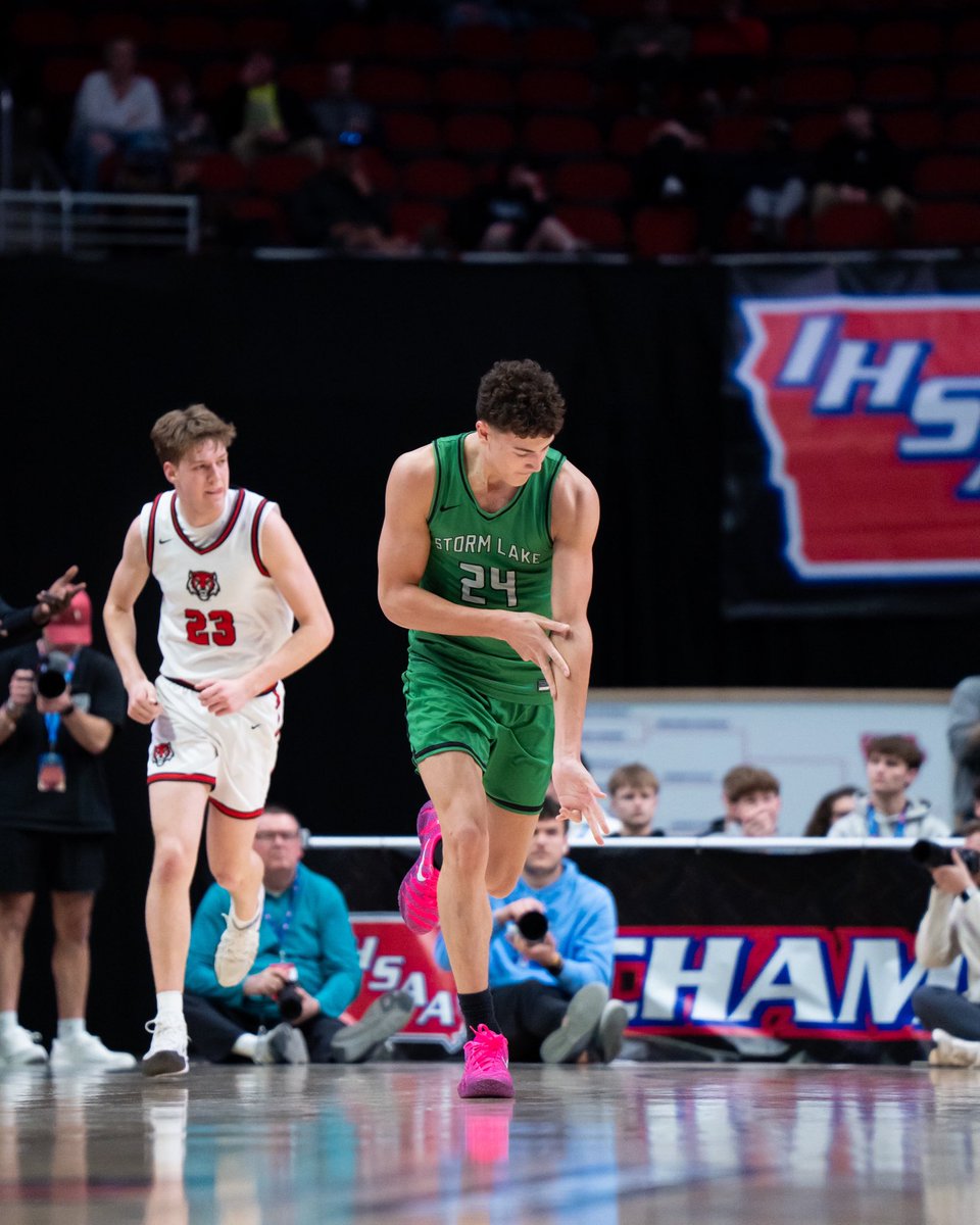 Despite the loss, Jaidyn Coon went off.

🌪️ 36 Points (52.4 FG%)
🌪️ 18 Rebounds
🌪️ 1 Block | 1 Steal | 2 Assists

#iahsbkb <a href="/JakobLebowich/">Jakob Lebowich</a>