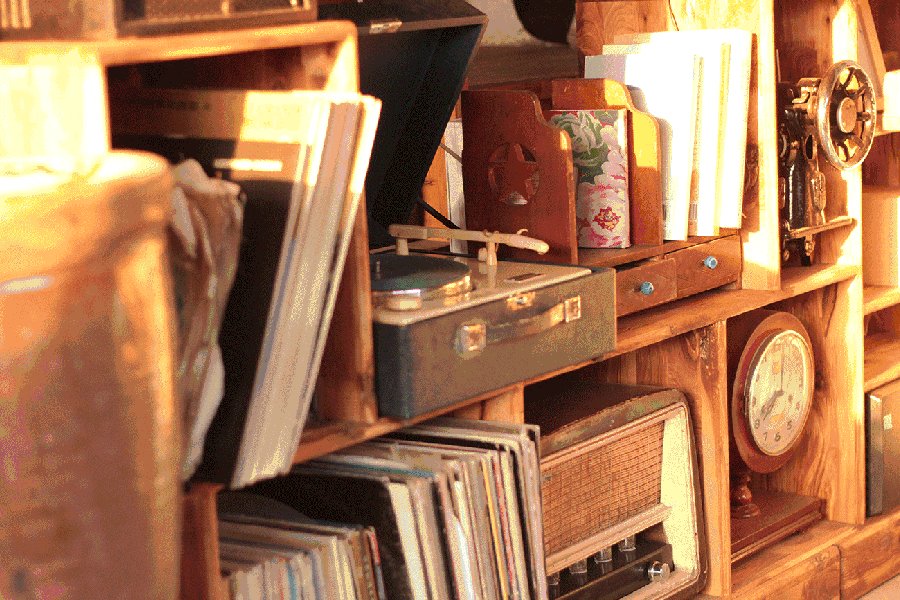 ShankarpShanka4's tweet image. "Sorting old items today—finding forgotten treasures, making space for new stories.  #Declutter #MemoriesInBoxes"