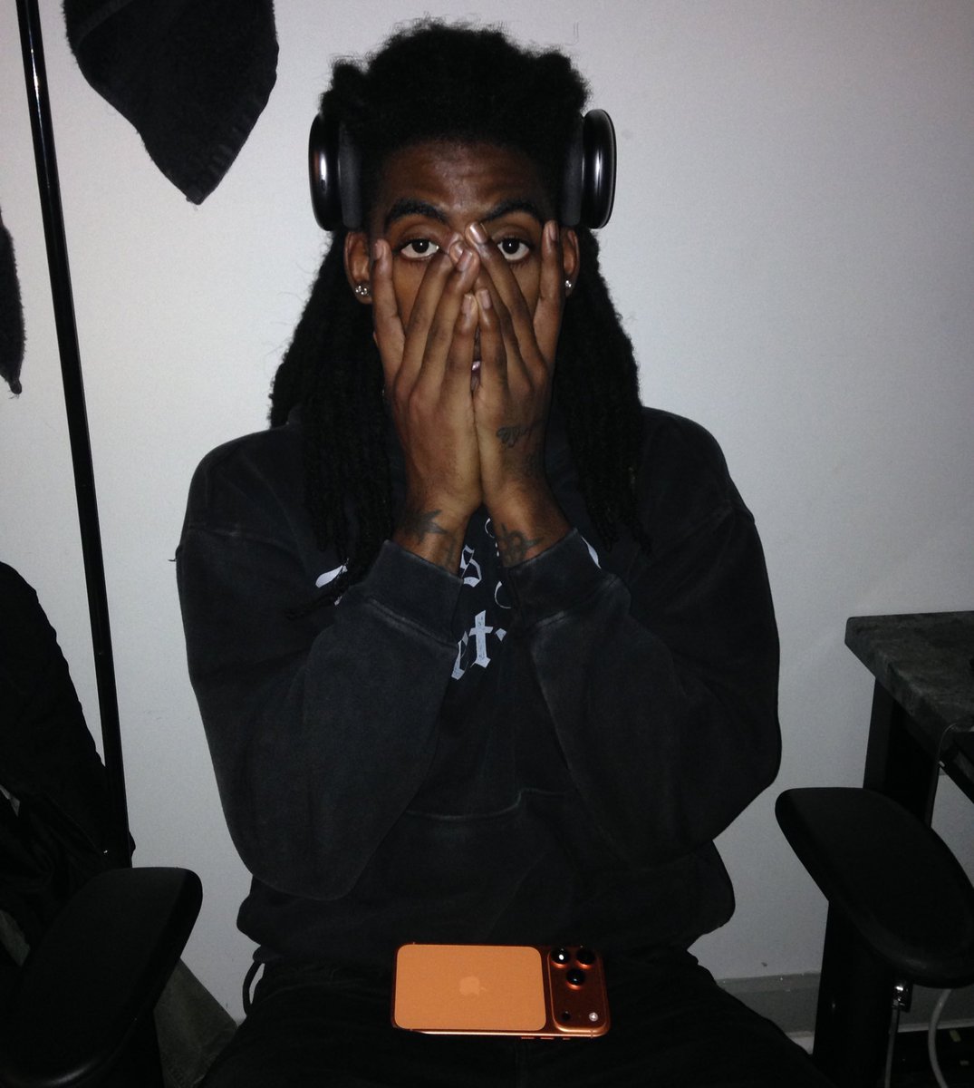 VIOLET INTRO tweet media