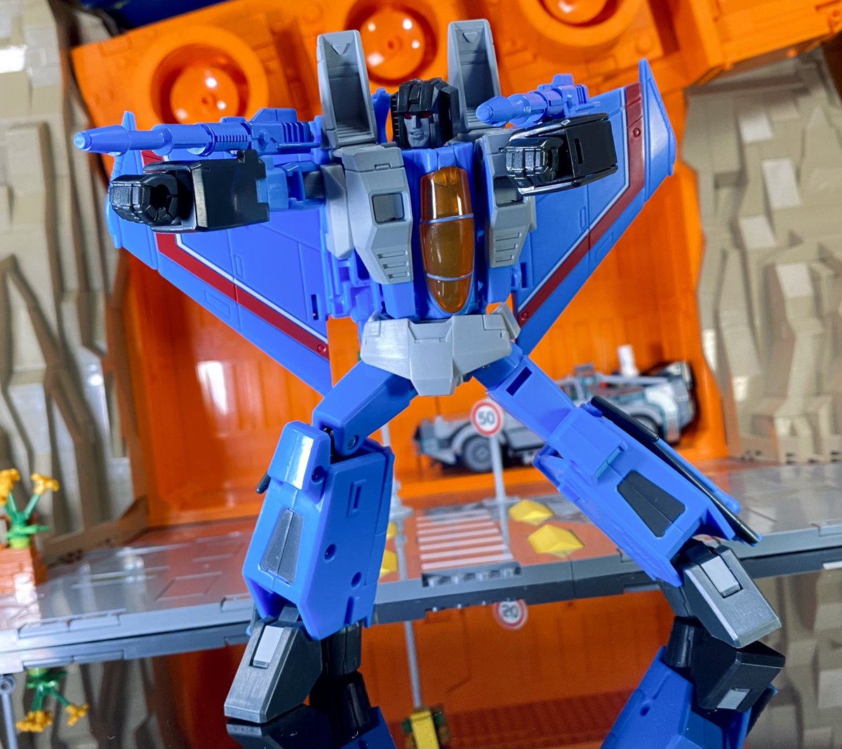 morgan_dfx's tweet photo. “These life forms are no threat to us…”

This is a beautiful CHUG seeker mold and I can’t stop messing with it! I love the articulation and the quality of this guy. The amount of love Thundercracker is getting thanks to Skybound is incredible. https://t.co/F3T49D9dcp