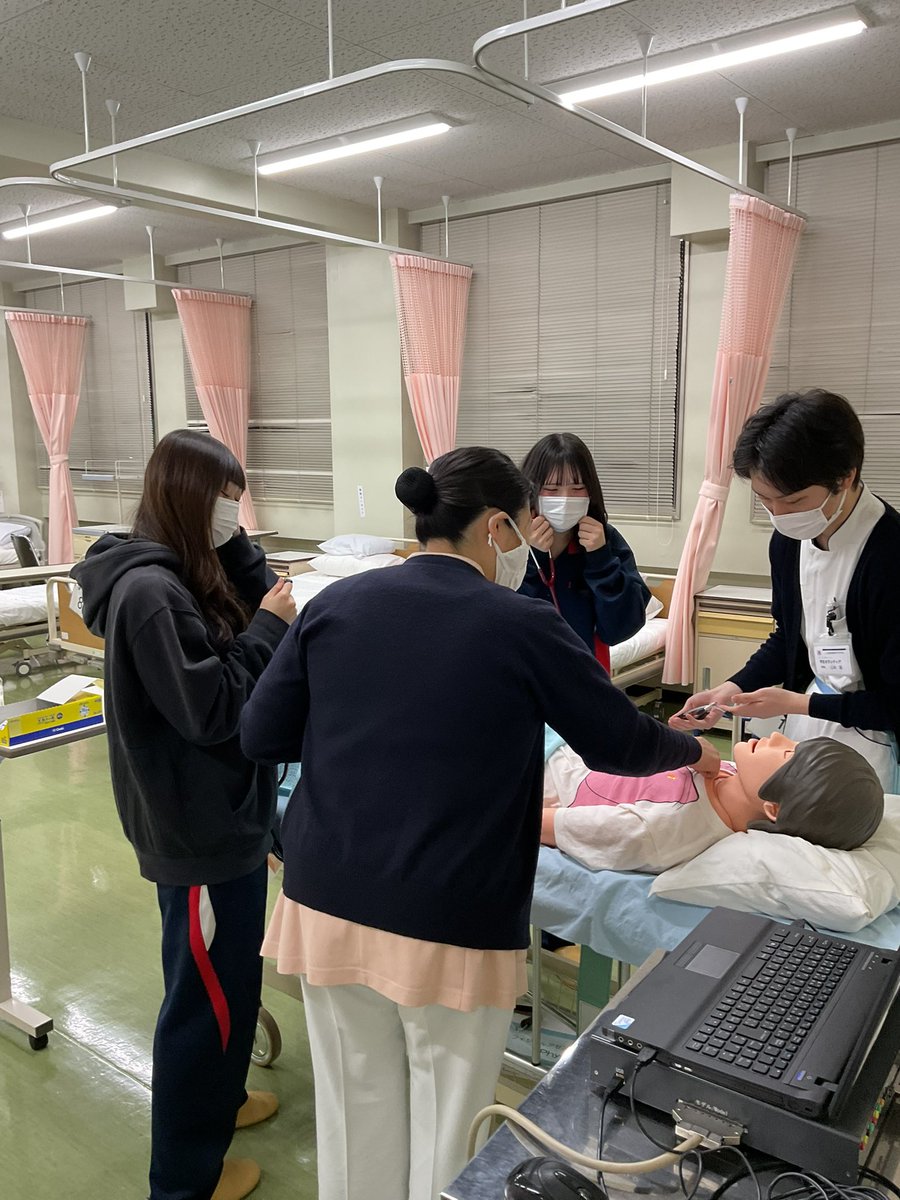 3kangoueda's tweet photo. 上田看護専門学校

夜のオープンキャンパス
ご参加いただき　ありがとうございました😊

保護者の方も模擬授業に参加され
笑顔いっぱいの時間でした。
看護師になりたい‼︎と話してくれた高校生の皆さん
夢を応援します。

#上田看護専門学校
#看護師になりたい https://t.co/qDdvvEIq2L
