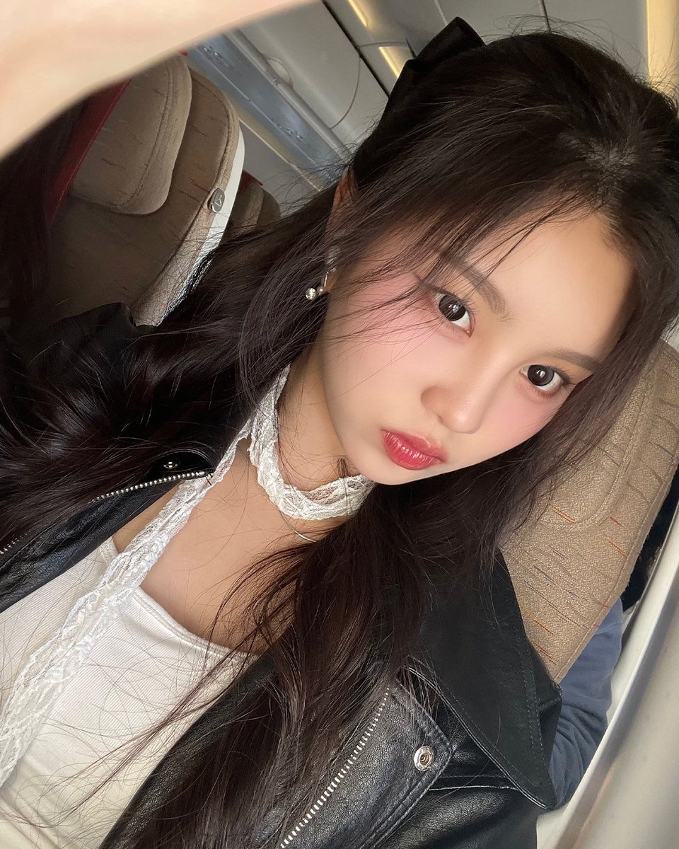 hiipe_princess's tweet photo. What’s In H//PE Princess’ Flight Bag? ✈️ 🎒

#HIIPE_Moments_JP
#HIIPE_Princess #하입프린세스 #ハイププリンセス
#YUJU https://t.co/yxqydejyzi