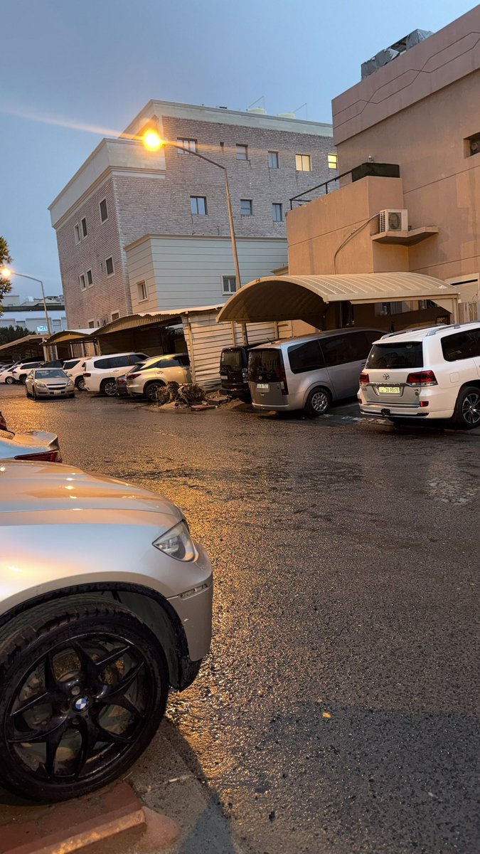 8xlio's tweet photo. ماشاء الله تبارك الله 
اللهم صيباً نافعاً ⛈️

اللهم احفظ الكويت وشعبها
اللهم اجعل هذا البلد امناً مطمئناً 🙏🏼 https://t.co/U2UT01qpf6