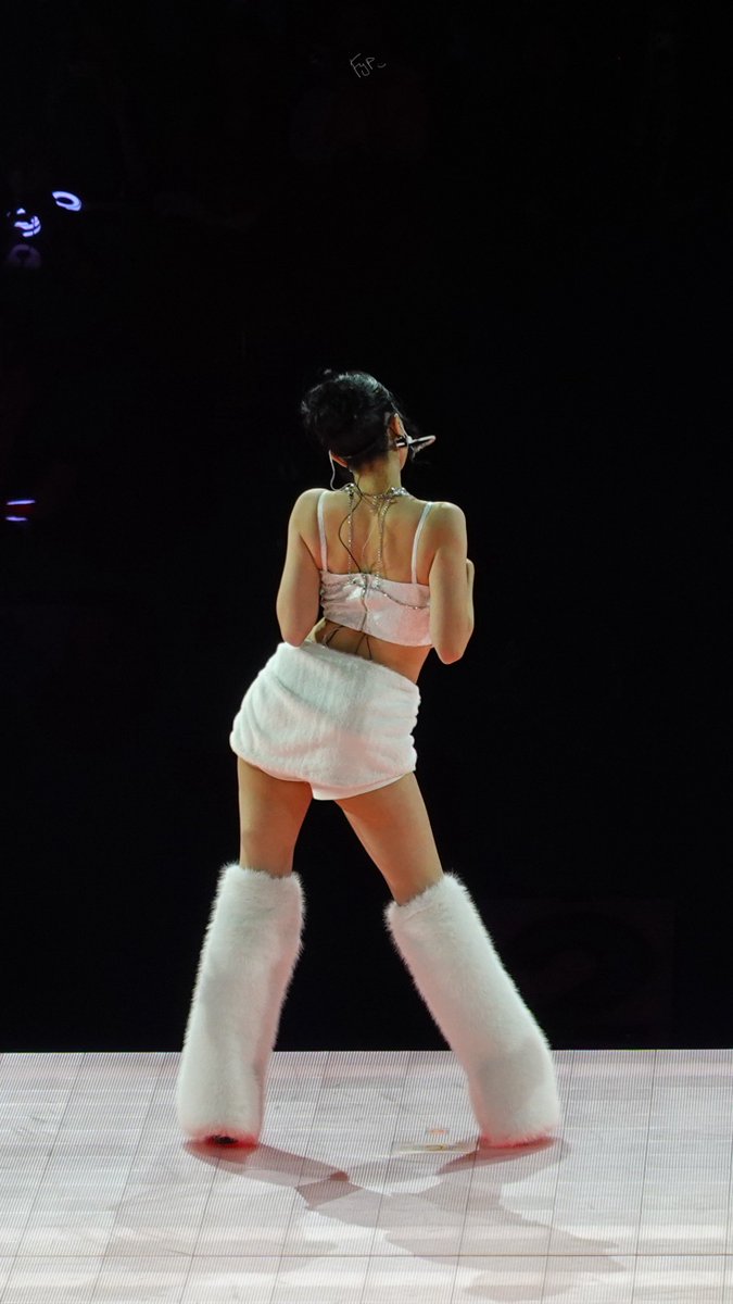 fyeahpanda's tweet photo. i'm having severe this is for mina withdrawals 🫠
#THISISFOR_MONTREAL
#TWICE_THISISFOR_WORLD_TOUR https://t.co/1hl14vF7FZ
