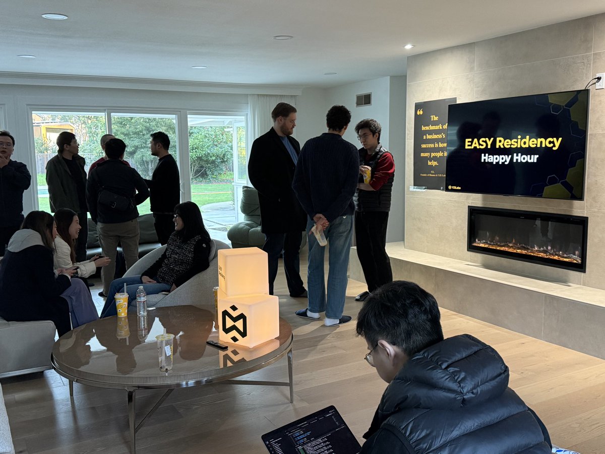 Ella Zhang tweet media