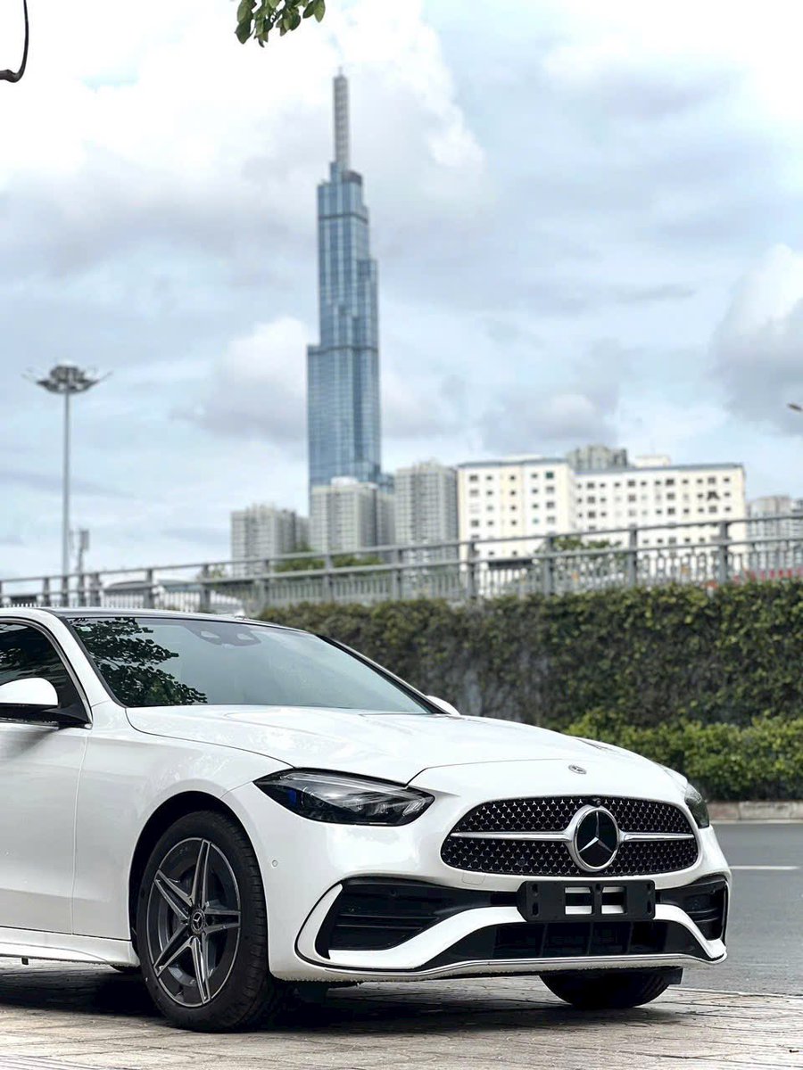 QuatHo1995's tweet image. :o 𝐁𝐚̣𝐧 𝐛𝐞̀ đ𝐚̃ 𝐥𝐞̂𝐧 đ𝐨̛̀𝐢 𝐌𝐞𝐫𝐜𝐞𝐝𝐞𝐬 𝐡𝐞̂́𝐭 𝐫𝐨̂̀𝐢, 𝐜𝐨̀𝐧 𝐛𝐚̣𝐧 𝐯𝐚̂̃𝐧 𝐜𝐡𝐚̂̀𝐧 𝐜𝐡𝐮̛̀ 𝐯𝐨̛́𝐢 𝐜𝐡𝐢𝐞̂́𝐜 𝐱𝐞 𝐩𝐡𝐨̂̉ 𝐭𝐡𝐨̂𝐧𝐠 𝐥𝐨̂̃𝐢 𝐭𝐡𝐨̛̀𝐢?
/-share Trong kinh doanh, hình ảnh là lợi thế cạnh tranh.#C300AMG