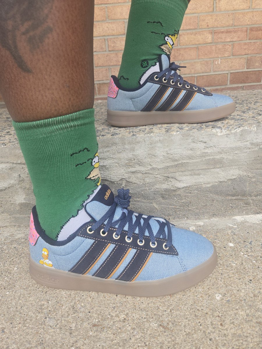 trudyspeaks's tweet photo. 👟: Adidas Grand Court Simpsons shoe
🧦: Stance Homer Simpson 
.
.
#threestripesvibes #threestripes #adidas #UB #3stripes #ultraboost #TheSimpsons #homersimpson #confirmyourcraft #kotd #stance #unboxedapp https://t.co/eACQ6W7ocF