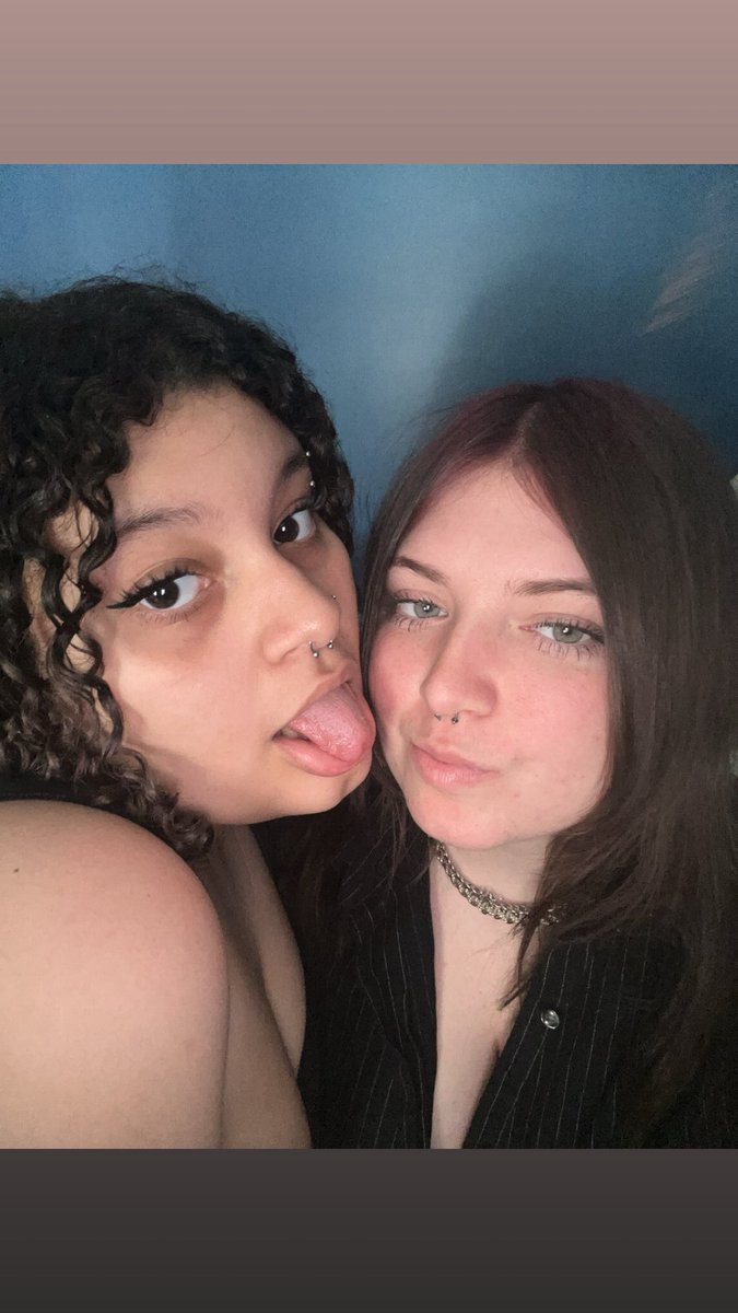 Star52210064952's tweet photo. @piiggyy01 Hiii if interested only cashapp and Apple Pay, me and my bsf 
5$ for one set of boobs
10$ for both
15$ to watch us makeout
25$to watch us finger eachother 
50$ to watch us use our strap on https://t.co/2IX2CKbrRT