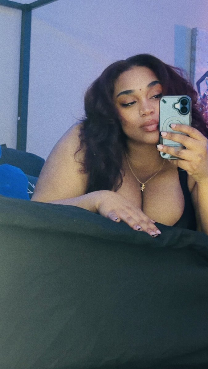 Liteskinquishaa's tweet photo. 🖤 https://t.co/0odLXSEFN6