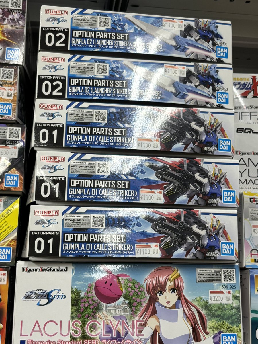 先日発表された #ガンプラ

ENTRY GRADE
浮世絵パッケージVer.

箱絵とシール付属以外は
何か違うのかな？
と思ったら…
値段が全然違った😱

この企画を通した人は
相当な切れ者なのでは？

カスタムパーツの在庫が
まだまだあるのに
通常盤の再販は？

など思う模型屋が
本日も夜9時まで営業です😅